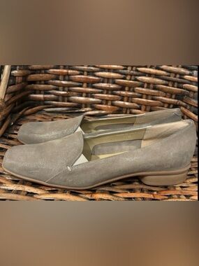 Sesto Meucci Tan Flats Timeless Loafers make in Italy . Size 11